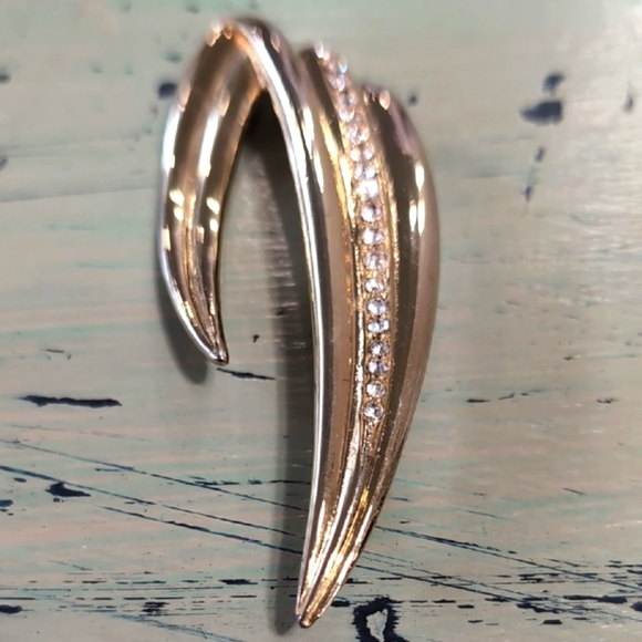 M Jent | Vintage Costume Brooch Gold Tone Rhinestone Swish 3" - Picture 3 of 10